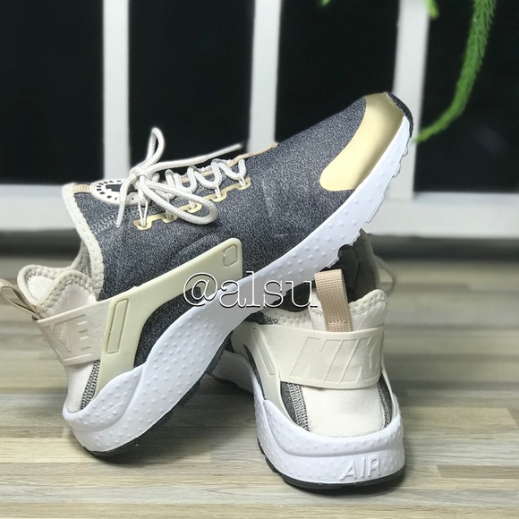 NWT Nike Air Huarache Run Ultra SE LT OREWOOD WMNS - Picture 5 of 8